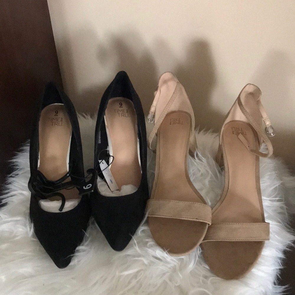 Set of black pointy-toe heel and nude chunky heel